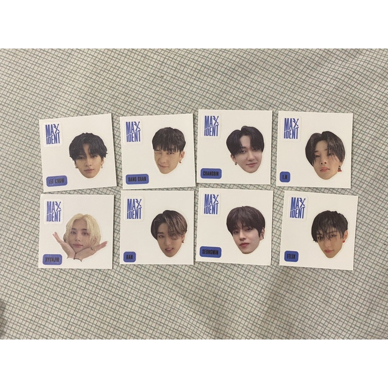 Ảnh dán sticker Stray Kids Maxident