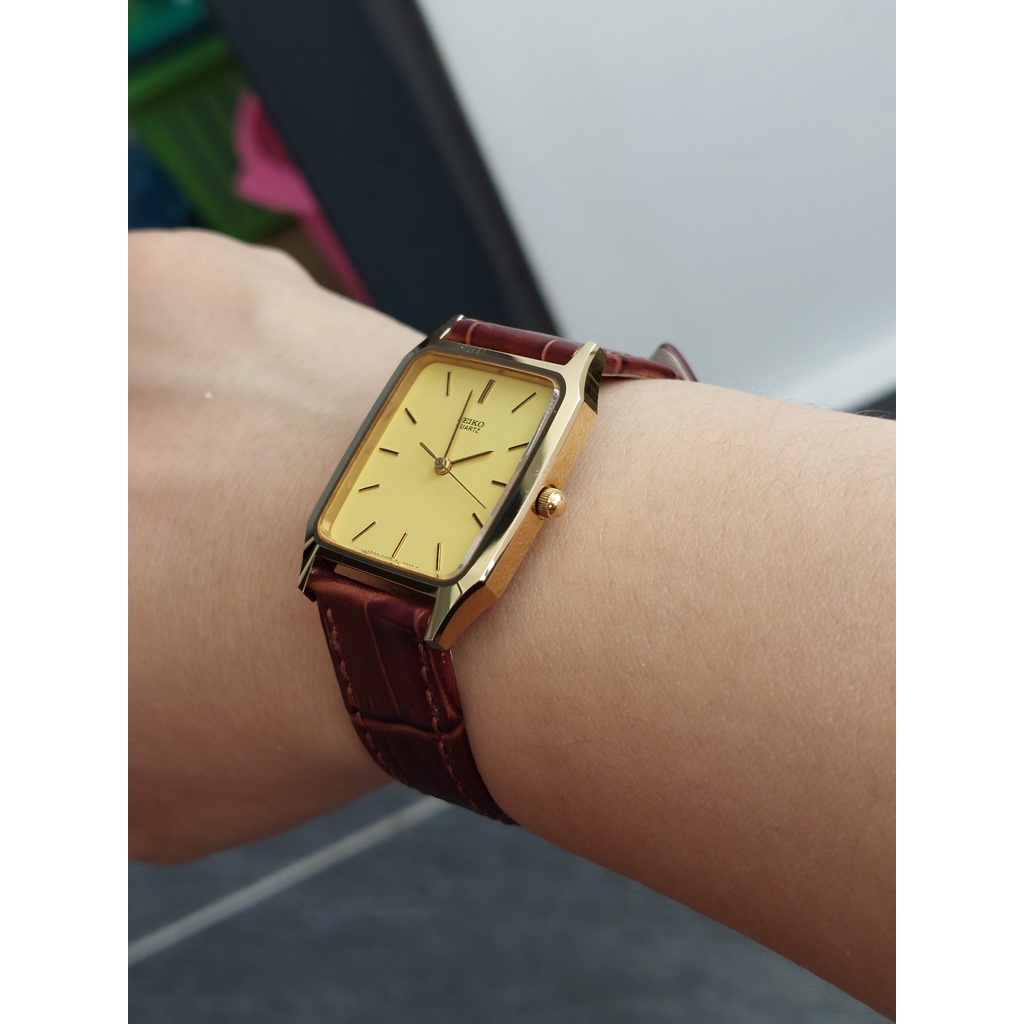 Đồng hồ nam Seiko mặt tank vàng chạy pin hàng Si