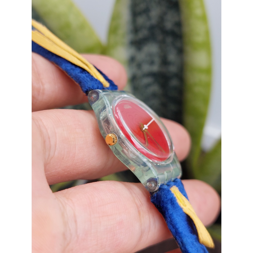 Đồng hồ Thuỵ Sĩ nữ Swatch mặt đỏ chạy pin hàng Si