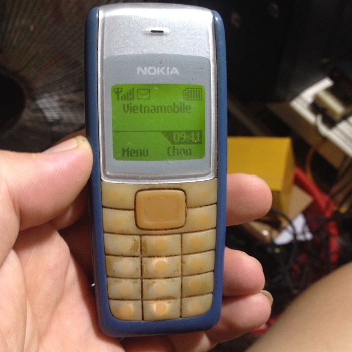 Xác NOKIA 1112 màn hơi mờ, vẫn hiển thị tốt, nghe gọi tốt, máy không bin, không nắp