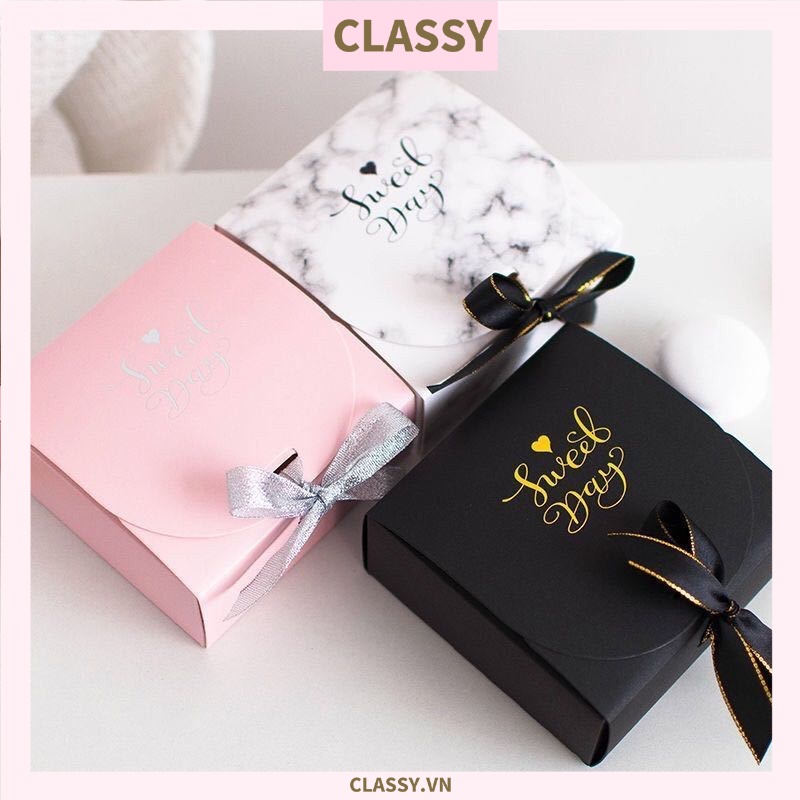 Hộp giấy đựng bánh tráng miệng, bánh kẹo, quà tặng thắt dây Ruy băng Classy tự gấp Q628