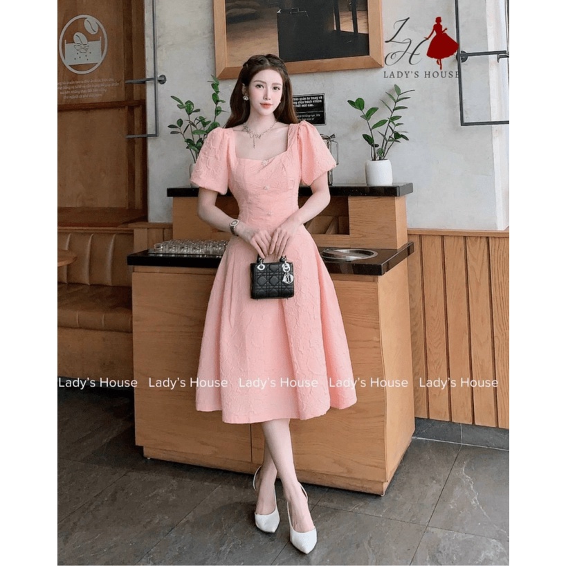 ĐẦM GẤM SANG TRỌNG QUÝ PHÁI ĐẦM BÊN SHOP CÓ THỪA CHỈ ĐỢI CHỊ EM TRANH THỦ CHỐT UP