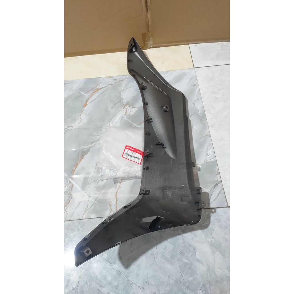 Tấm ốp sàn bên phải - thanh cạnh HONDA PCX 125 năm 2014 màu Xám. *YR320M*