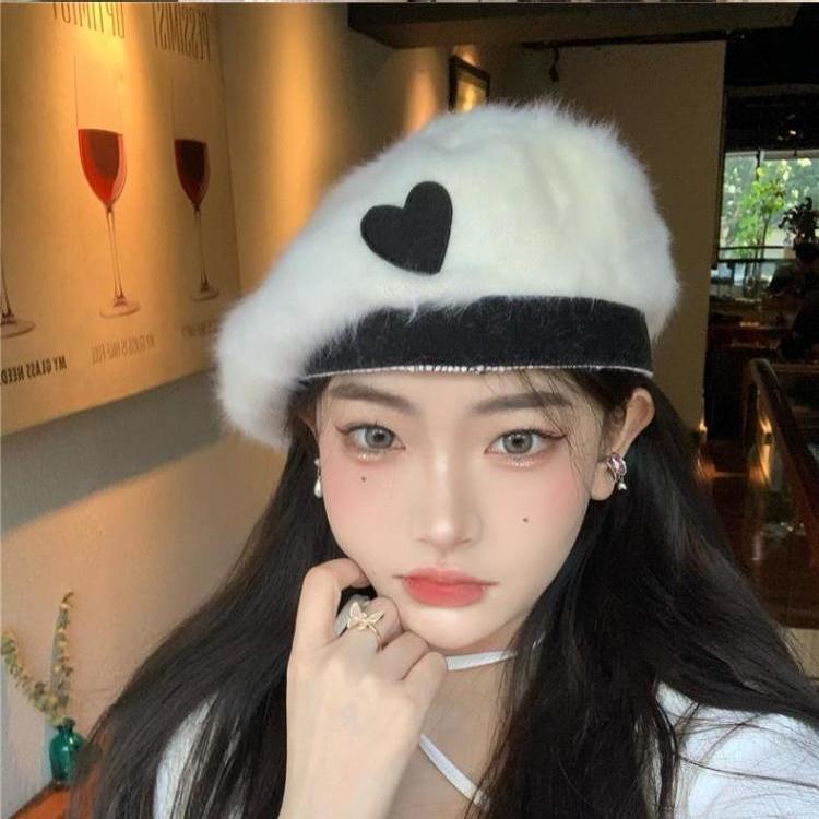 Mũ Beret Lông Nhung Màu Trắng Thêu Hình Trái Tim Xinh Xắn Cho Nữ