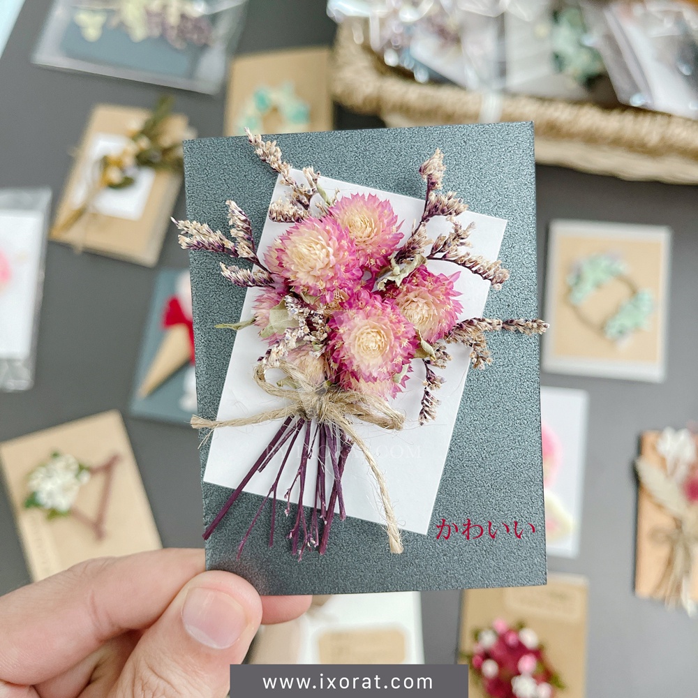 Thiệp hoa khô cao cấp W handmade by IXORAT trang trí quà tặng sinh nhật giáng sinh các ngày lễ