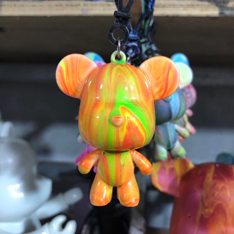 Phôi móc khóa gấu Bearbrick màu trắng 2 kiểu dáng loại mới có lỗ cắm ở chân phụ kiện DIY đổ màu tượng nhựa đồ chơi