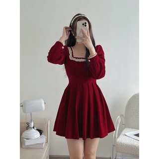 Đầm váy nhung dài tay ren cổ