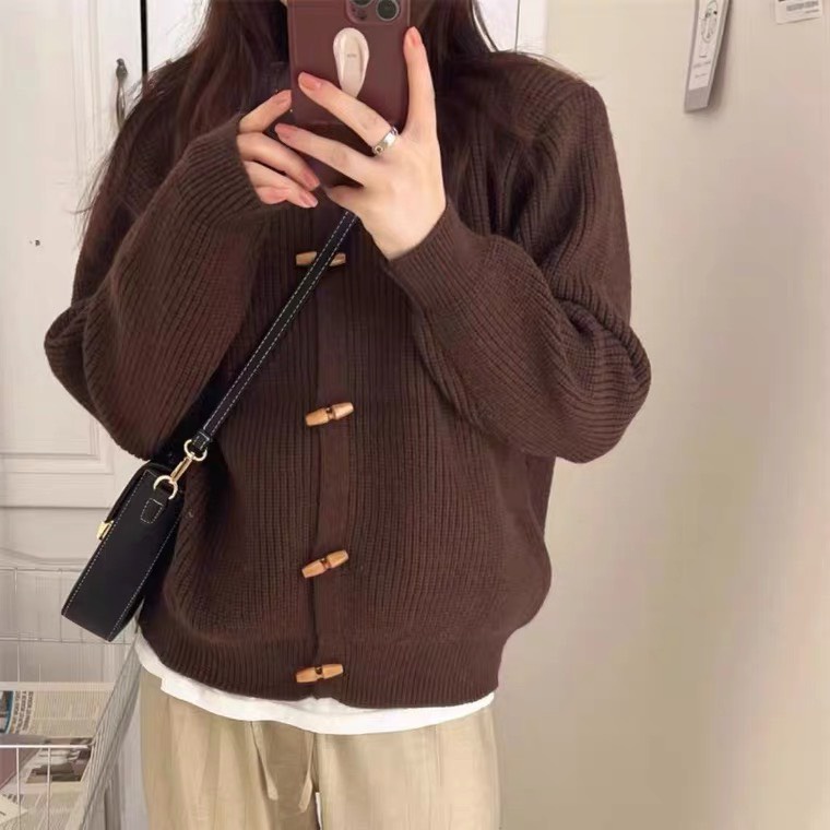 Áo Khoác Cardigan len cúc gỗ dày dặn mềm đẹp - OSAA DAILY