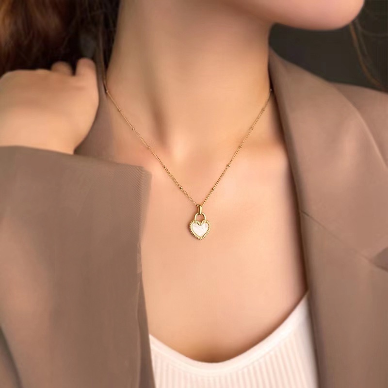 Vòng cổ Hai Mặt Hình Trái Tim Màu Trắng Đen Thanh Lịch