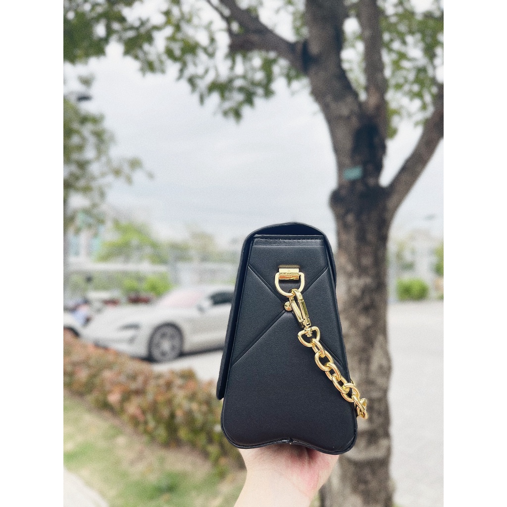 Túi xách nữ đeo chéo LV high end leather twist bag thời trang  cao cấp