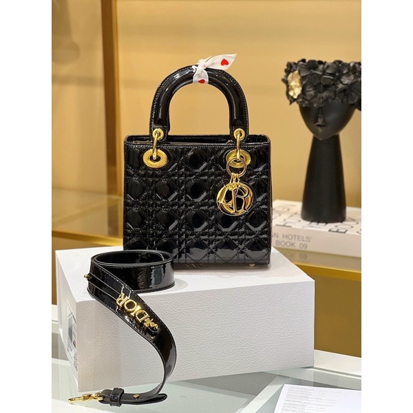 Túi lady quai xách da bóng khoá vàng