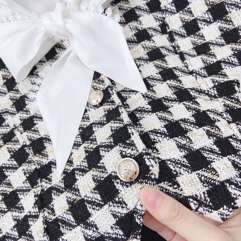 SƠ MI CROP TRẮNG KÈM GILE CARO DẠ NGOÀI + CHÂN VÁY ĐEN🧸 Style cá tính