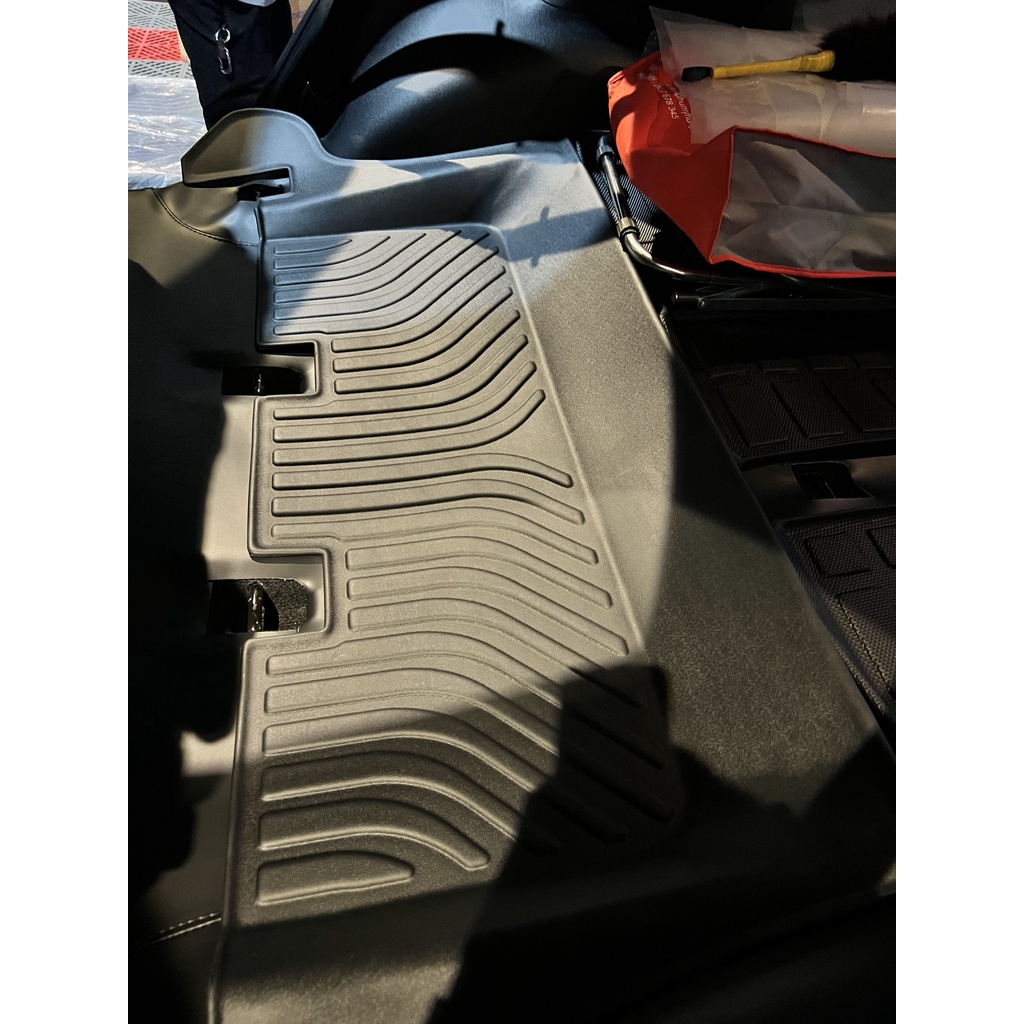 Thảm lót sàn xe ô tô Toyota Fortuner 2017-nay Nhãn hiệu Macsim chất liệu nhựa TPE cao cấp màu đen