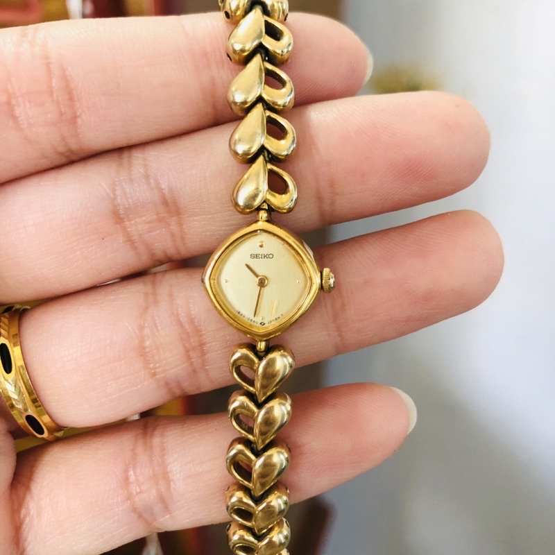 Đồng hồ nữ si nhật dáng lắc tay tim hiệu Seiko