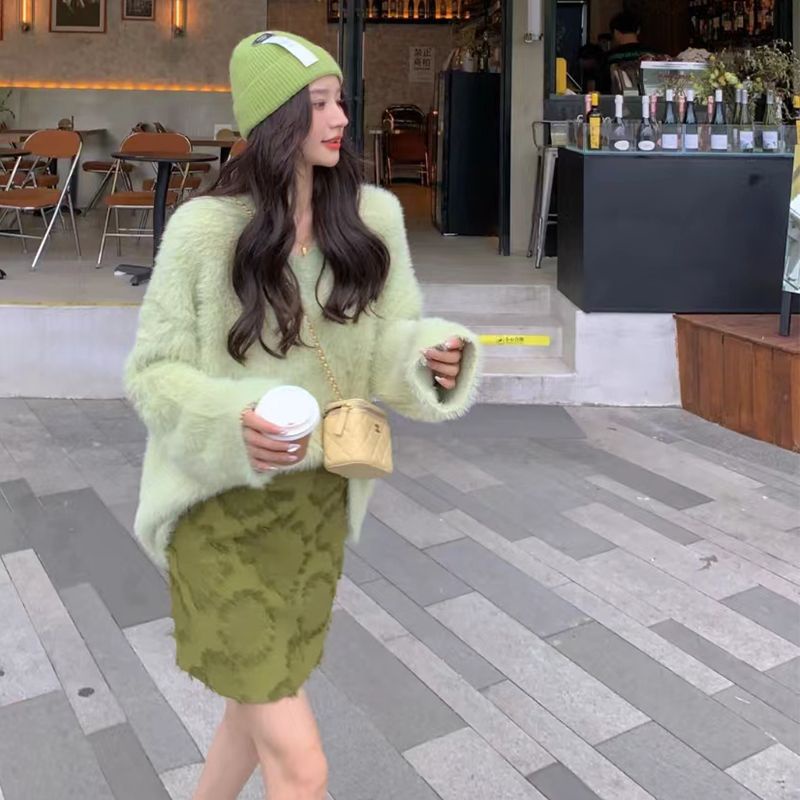 Áo Sweater Dệt Kim Cổ Chữ V Dáng Rộng Màu Xanh Lá Sữa Phong Cách Hàn Quốc Thời Trang Thu Đông Cho Nữ