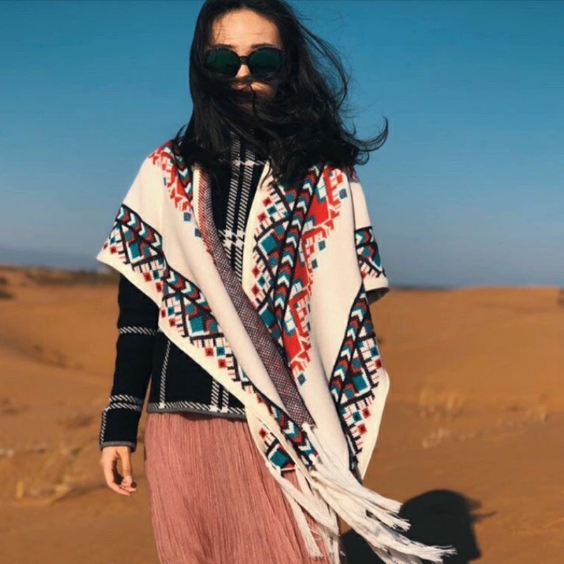 Khăn choàng, áo choàng du mục.