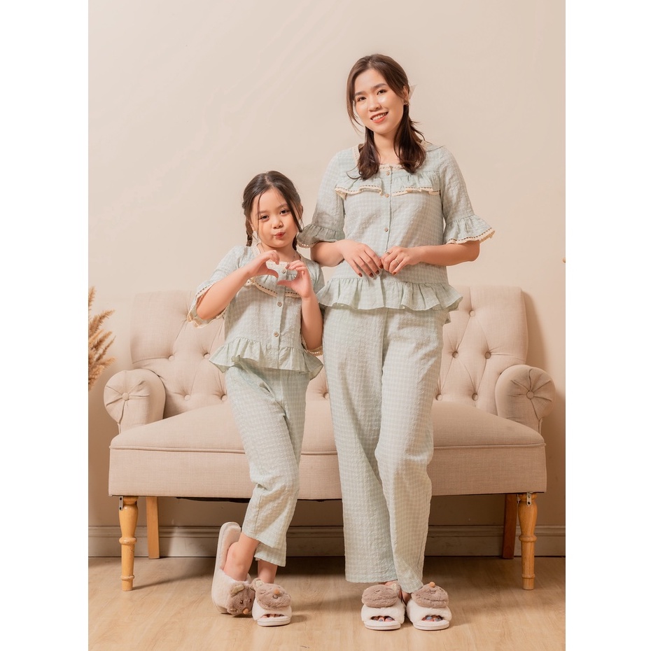 Bộ Đồ Ngủ Kẻ Xanh Phối Ren Đôi Mẹ Và Bé Áo Ngắn Tay Quần Suông Thoải Mái BTK1003 Dubai