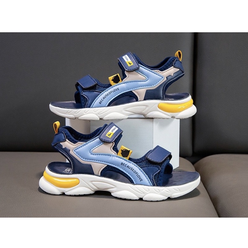 Sandal cho bé trai.