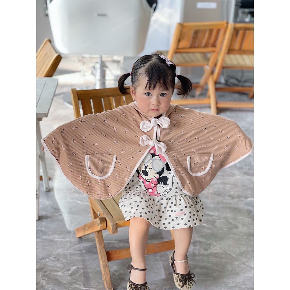 Áo choàng thiết kế màu nâu hoa nhí có nón tai gấu cho bé gái – Min A Kid