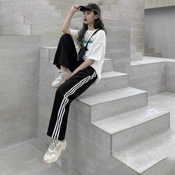 Quần thể thao 3 sọc nữ ống rộng viền kẻ sọc trắng có dây rút kéo QTT01
