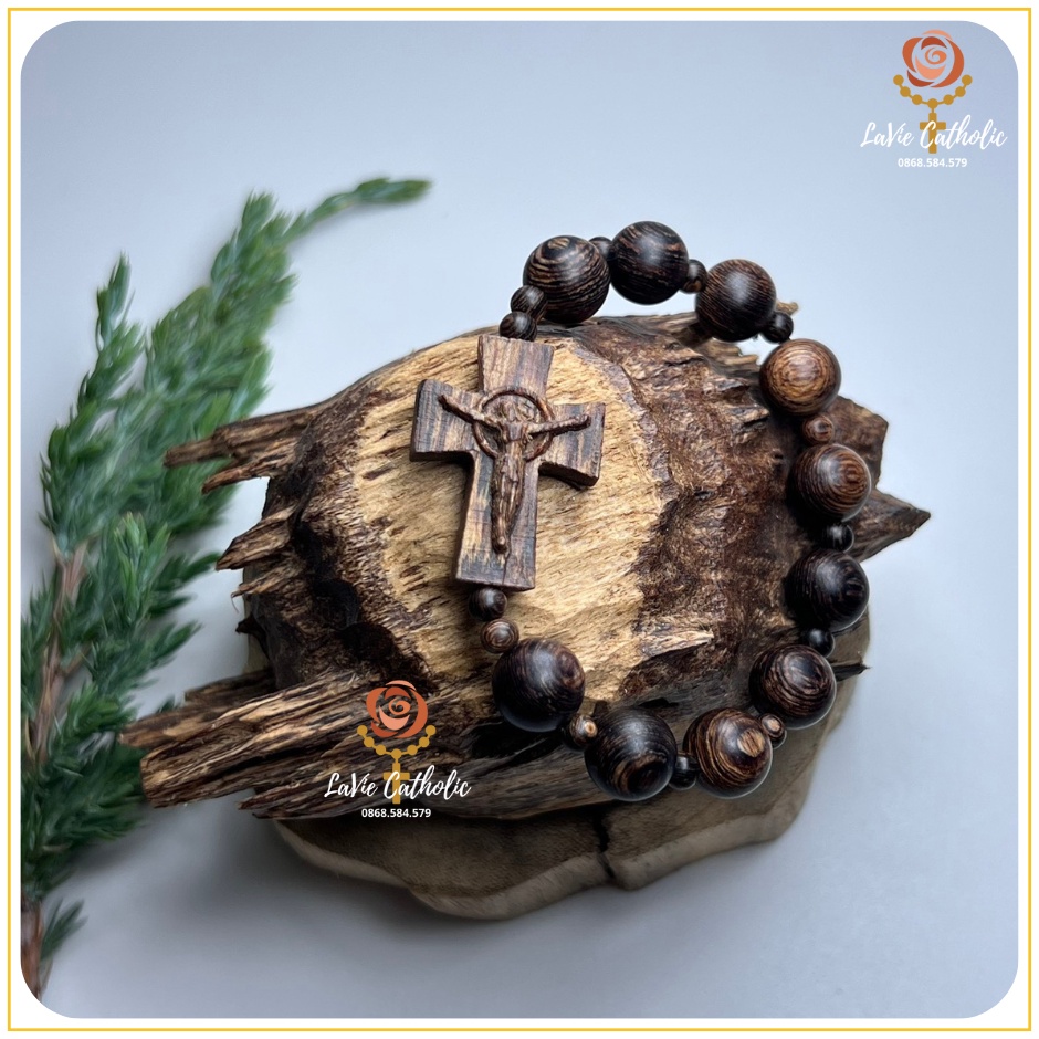 Vòng Tay Mân Côi Trầm Hương Sánh Chìm Thánh Giá Kiểu Vuông LaVie Catholic