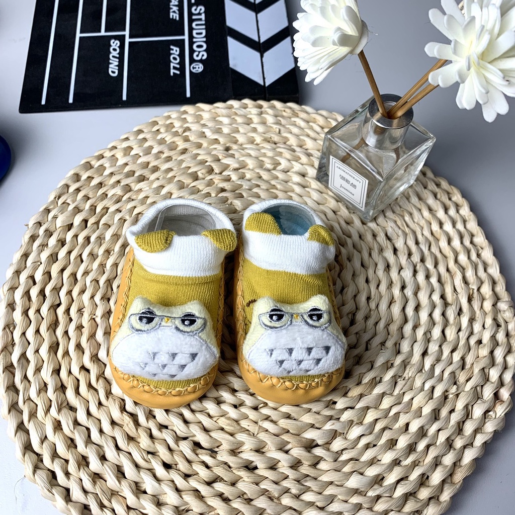 Giày tập đi trống trơn trượt cho bé in hình 6D