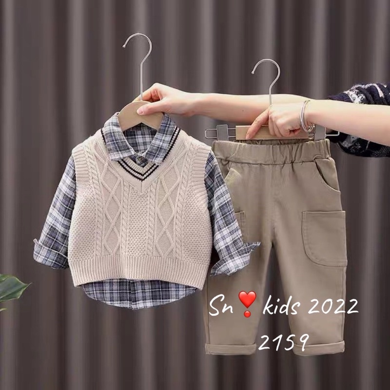 Set áo sơ mi sọc caro kèm áo jeans ghile và quần dài kaki cho bé trai