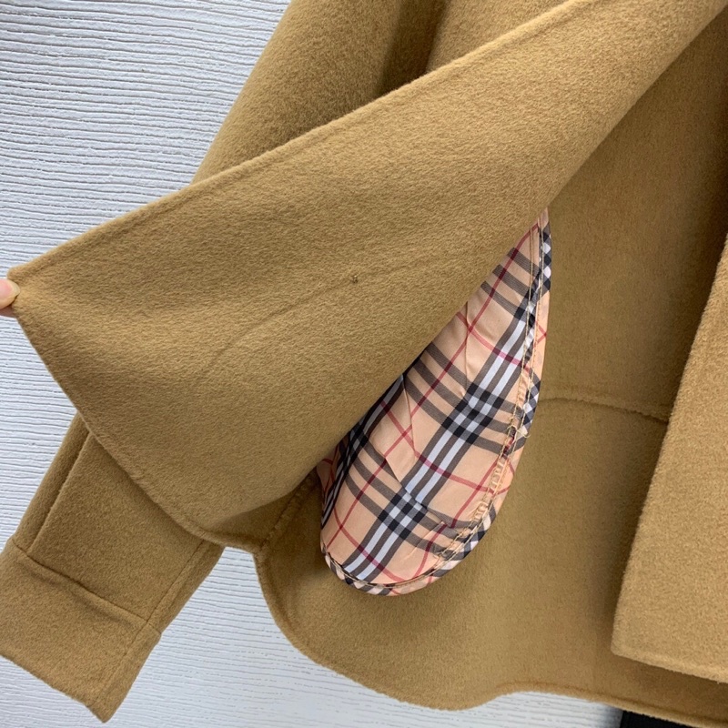 Áo khoác cánh dơi, áo khoác len dáng ngắn viền da Burberry BBR cao cấp