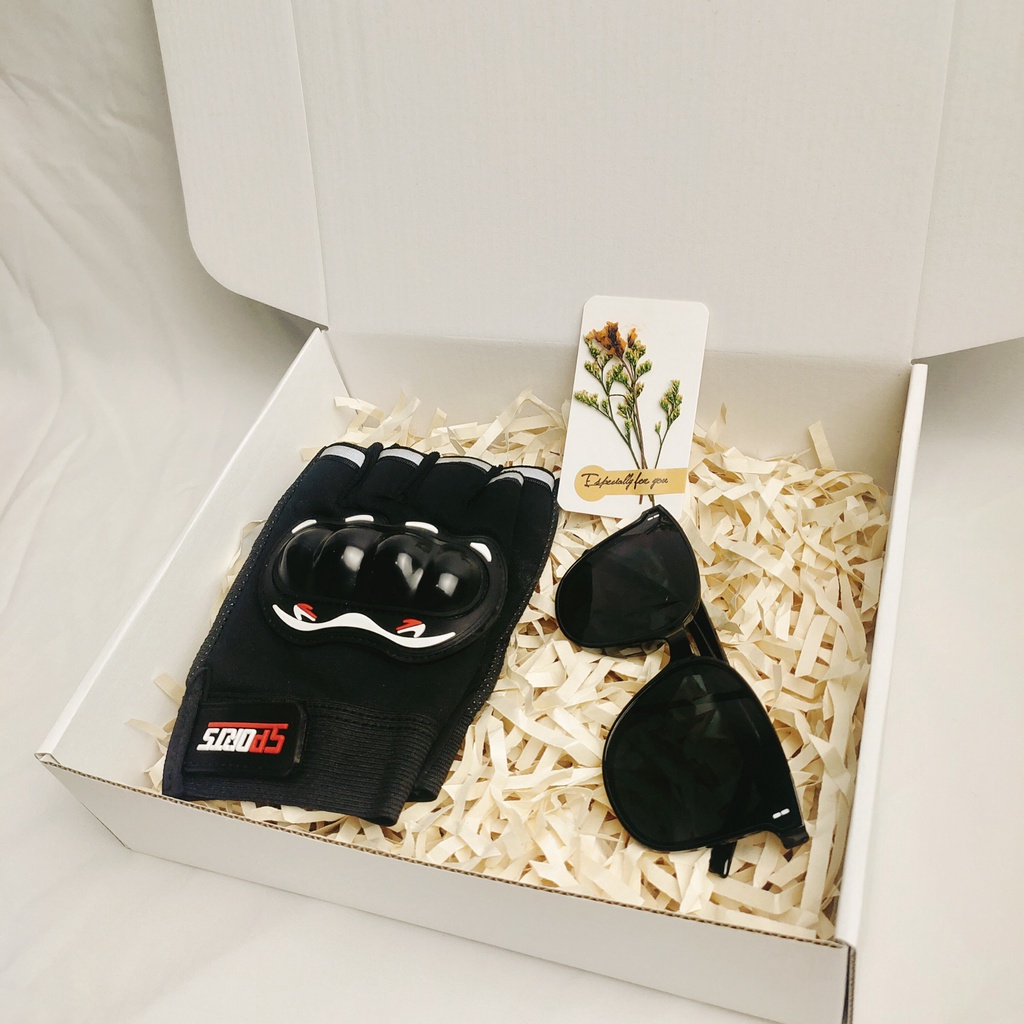 Quà tặng nam gồm găng tay, kính bảo hộ chạy xe