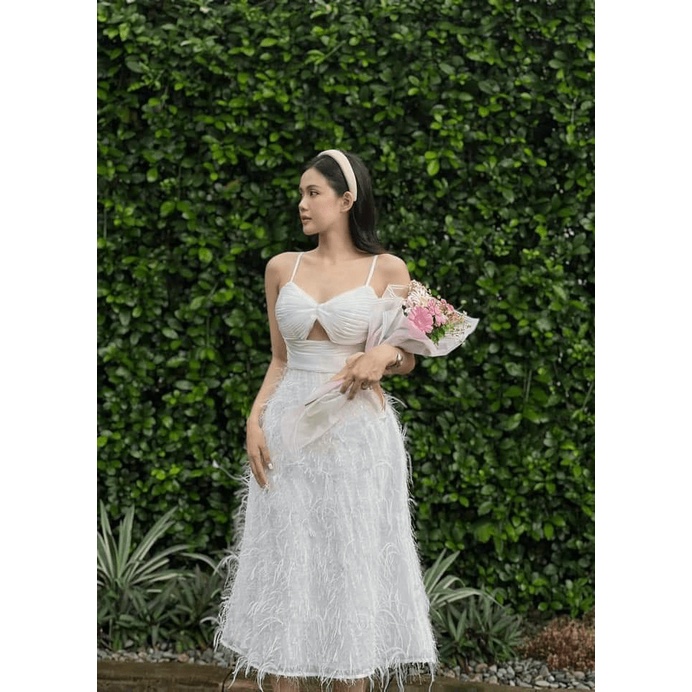 CHIẾC ĐẦM ĐẬM CHẤT CHANH SẢ | ĐẦM LÔNG VŨ HAI DÂY NGỰC KIỂU DÁNG DÀI XÒE MẶC ĐI TIỆC UP