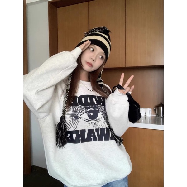 Áo sweater nỉ xám in hình