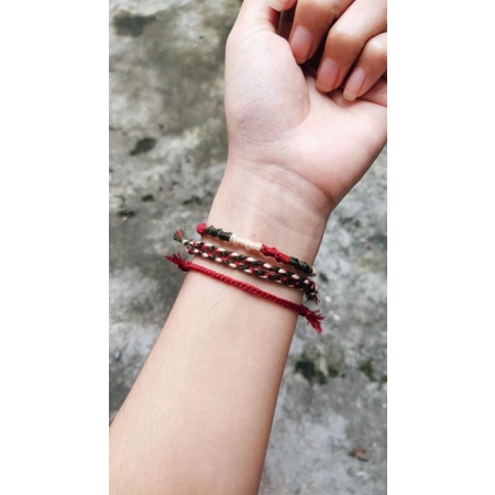 Sét vòng handmade dây quấn và bính phối màu đỏ đô, xanh rêu, kem