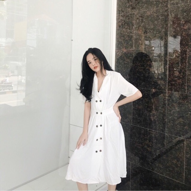 Đầm Maxi nút gỗ cổ vest hai  màu vàng/ trắng LOVI