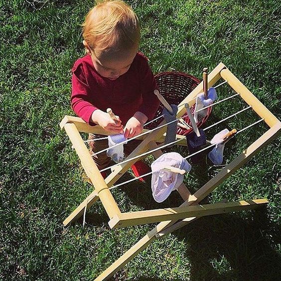 Giá treo quần áo bằng gỗ (loại cao) cho trẻ em I Giáo cụ Montessori, mầm non
