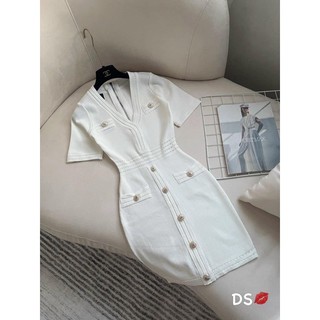 đầm body len gắn nút
