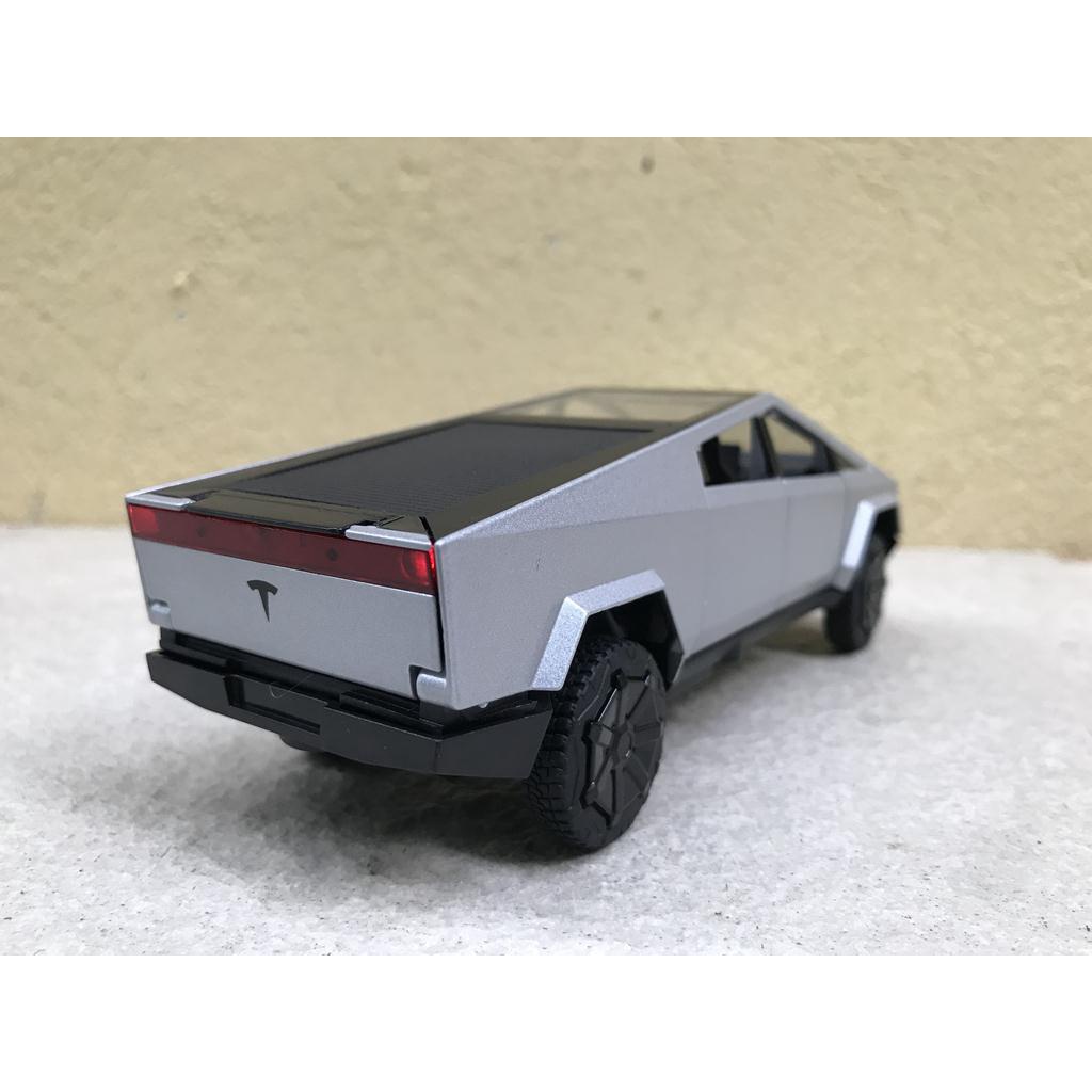 Mô hình xe bán tải Tesla Cybertruck 2023 1:32