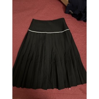 Chân váy cchat size M giật tag