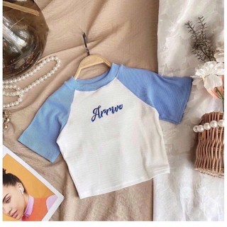 Áo Croptop Tay Ngắn Trắng Phối Xanh Thêu Chữ Arrive Cá Tính