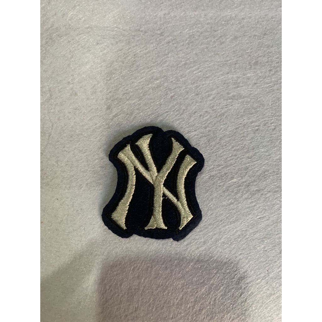 Sticker thêu là ủi yn