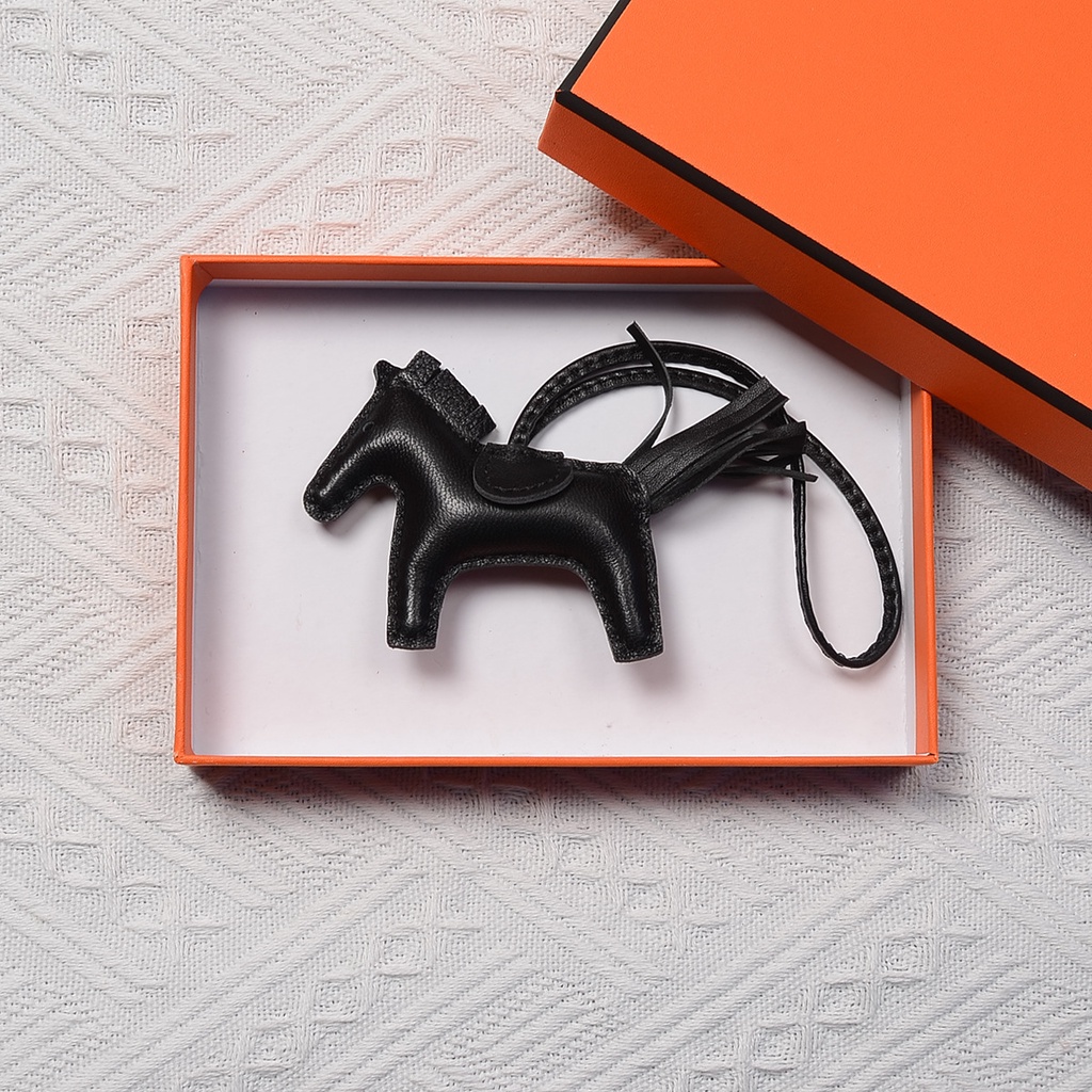 Dây Treo Xe Hơi / Túi Xách Handmade mini Bằng Da Cừu Đính Tua Rua Hình Ngựa Một Sừng Thời