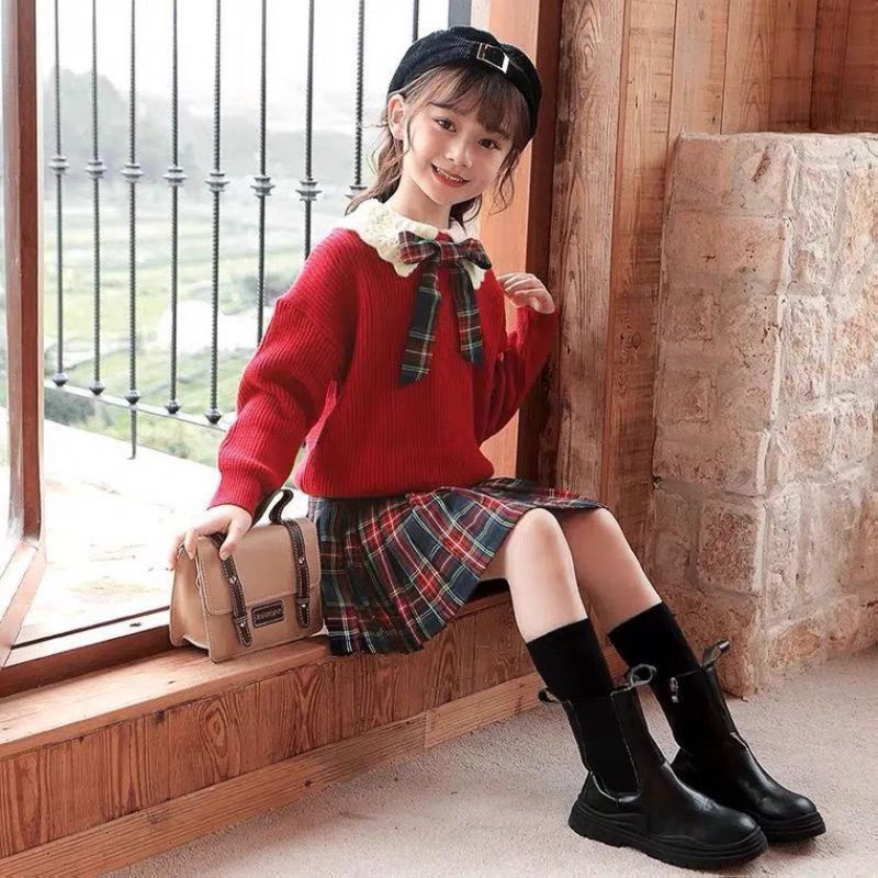 Set bộ áo len kết hợp chân váy caro phong cách phương tây cho bé gái