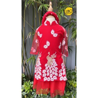 Áo dài đỏ hoạ tiết chim công sang chảnh cho bé gái