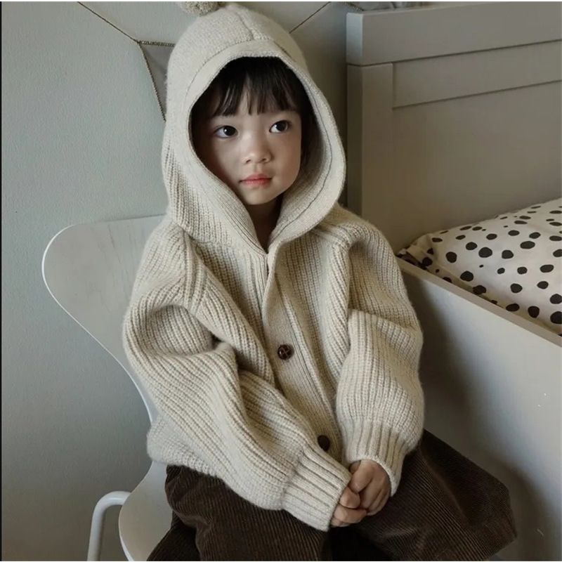 Áo Khoác Cardigan Dệt Kim Dày Dặn Có Nón Gắn Quả Bông Siêu Dễ Thương Thời Trang Thu Đông Cho Bé