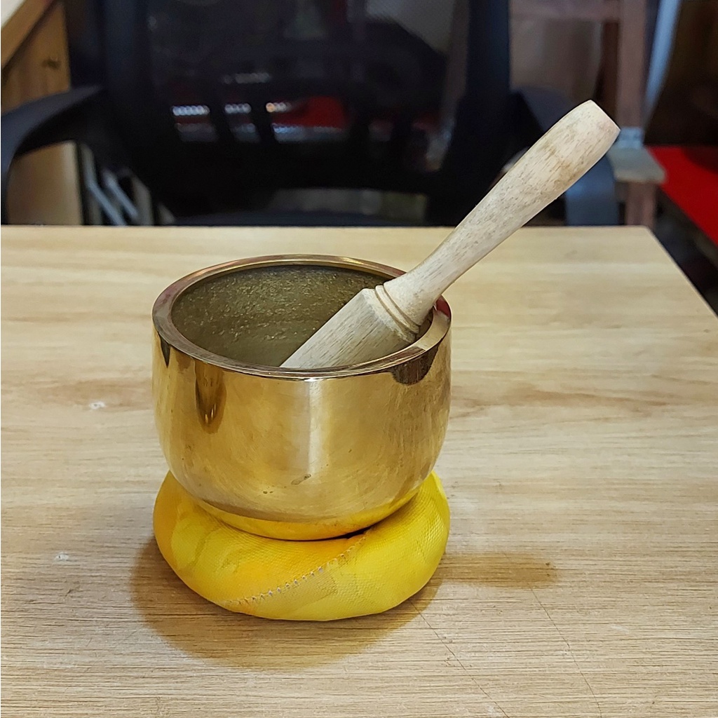 Chuông Bát Huế- Chuông Gia Trì Bằng Đồng Vàng