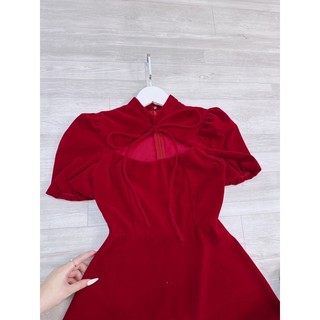 Váy nhung đỏ cut out cổ