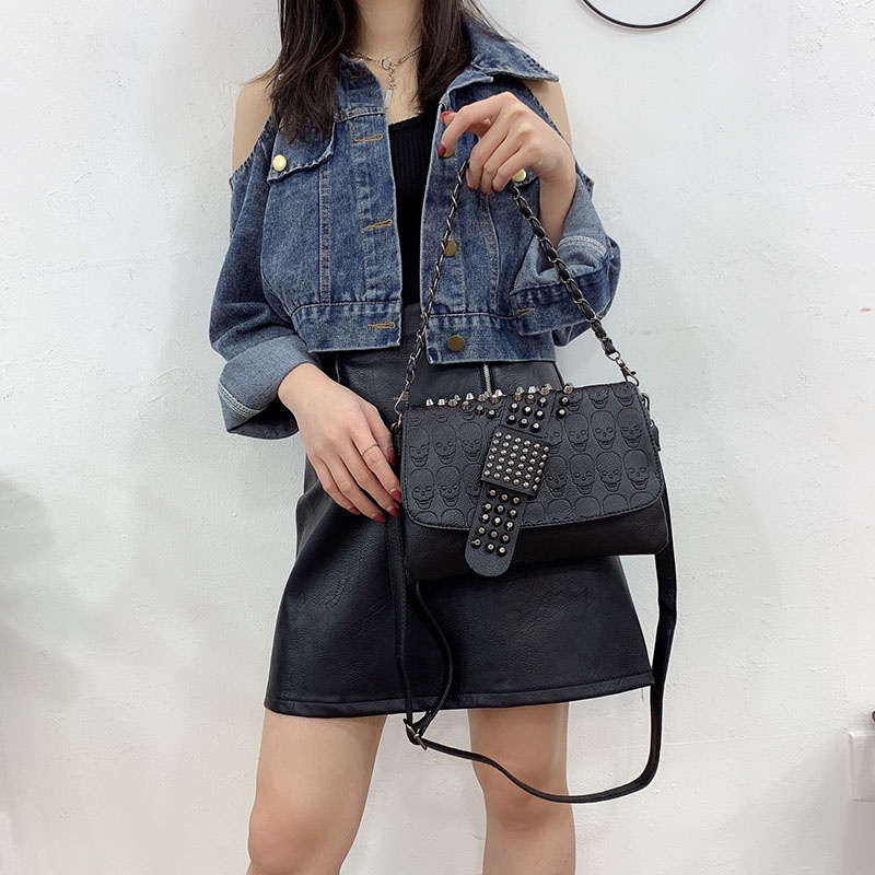 Túi Đeo Chéo Màu Đen Đính Đinh Tán Thời Trang Cho Nữ