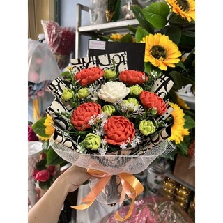 Bó hoa giấy nhún 5 bông làm quà tặng dịp lễ.