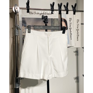 Quần Short Trắng Form Trên Gối