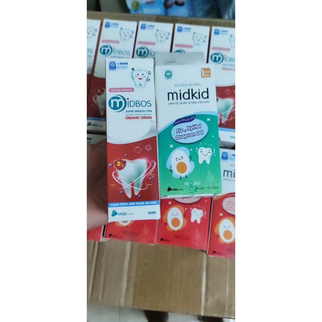 Xịt chống sâu răng Midkid cho bé từ 1 tuổi giúp làm sạch và bảo vệ men răng,ngăn ngừa mảng bám ố vàng