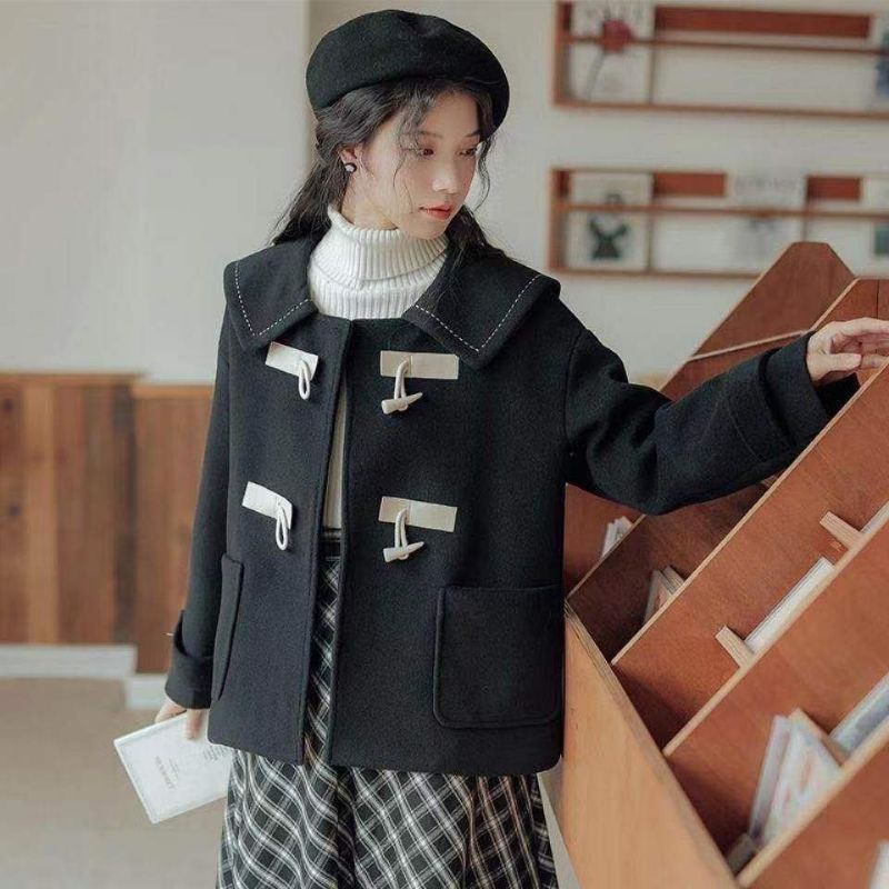 Áo khoác nỉ mỏng hai cúc cài khuy gỗ dáng ngắn